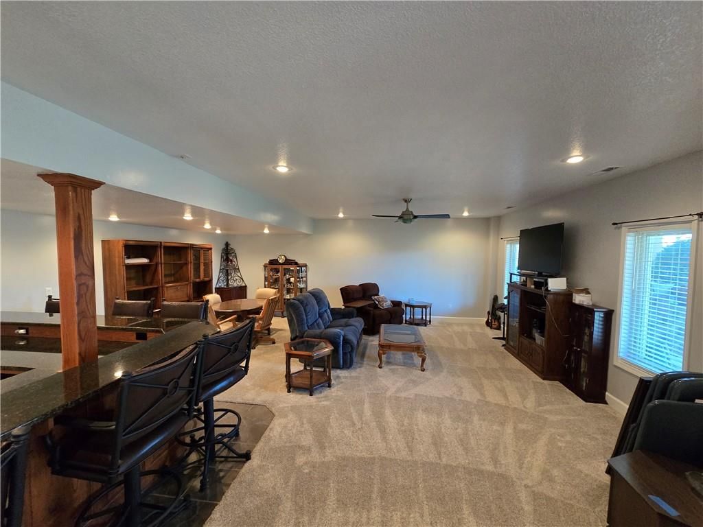 1219 Holland Square — photo 33