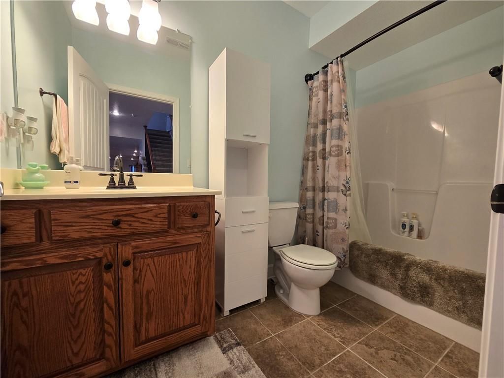 1219 Holland Square — photo 38