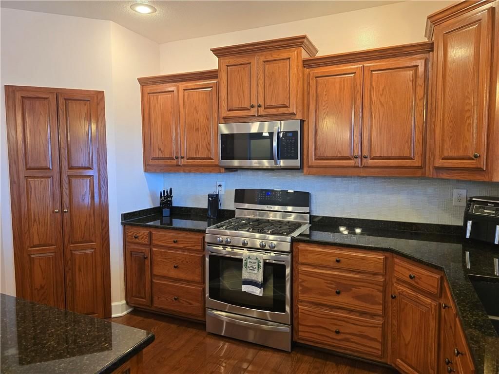 1219 Holland Square — photo 10