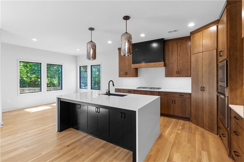 2300 W 71st Terrace — photo 8