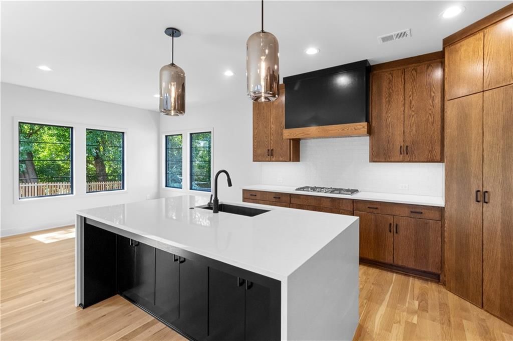 2300 W 71st Terrace — photo 9