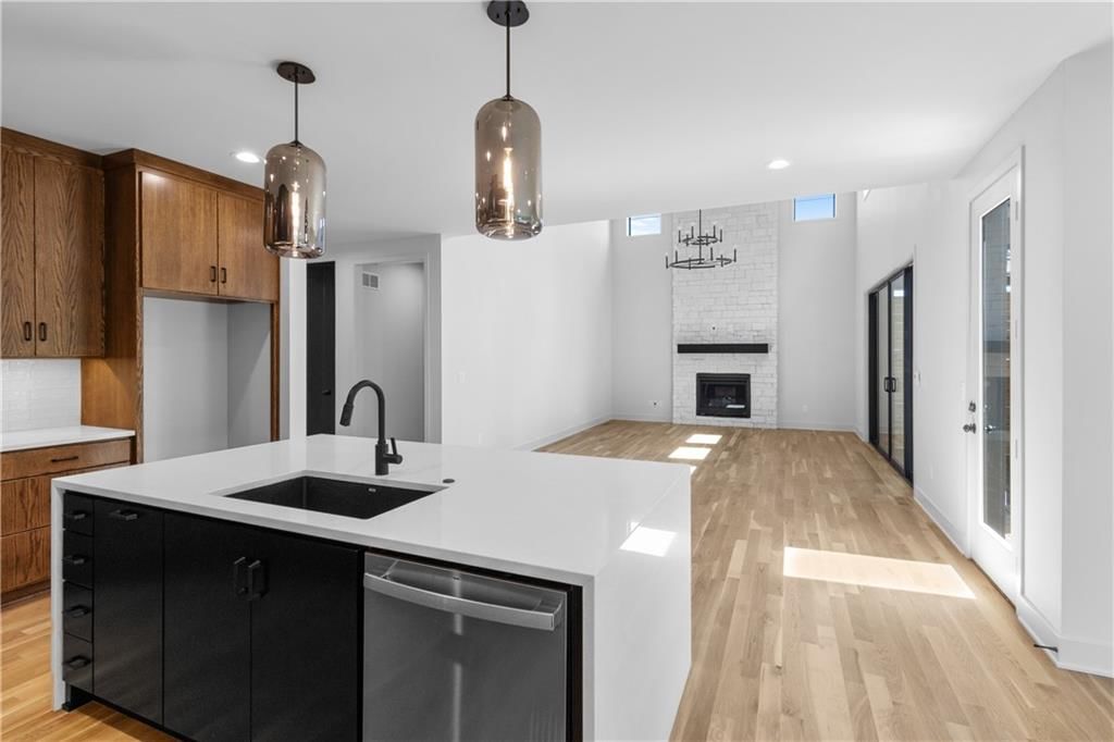 2300 W 71st Terrace — photo 10