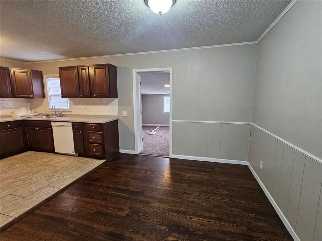 10501 E 60 Terrace — photo 8