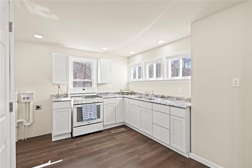 234 W 7th Street — photo 12
