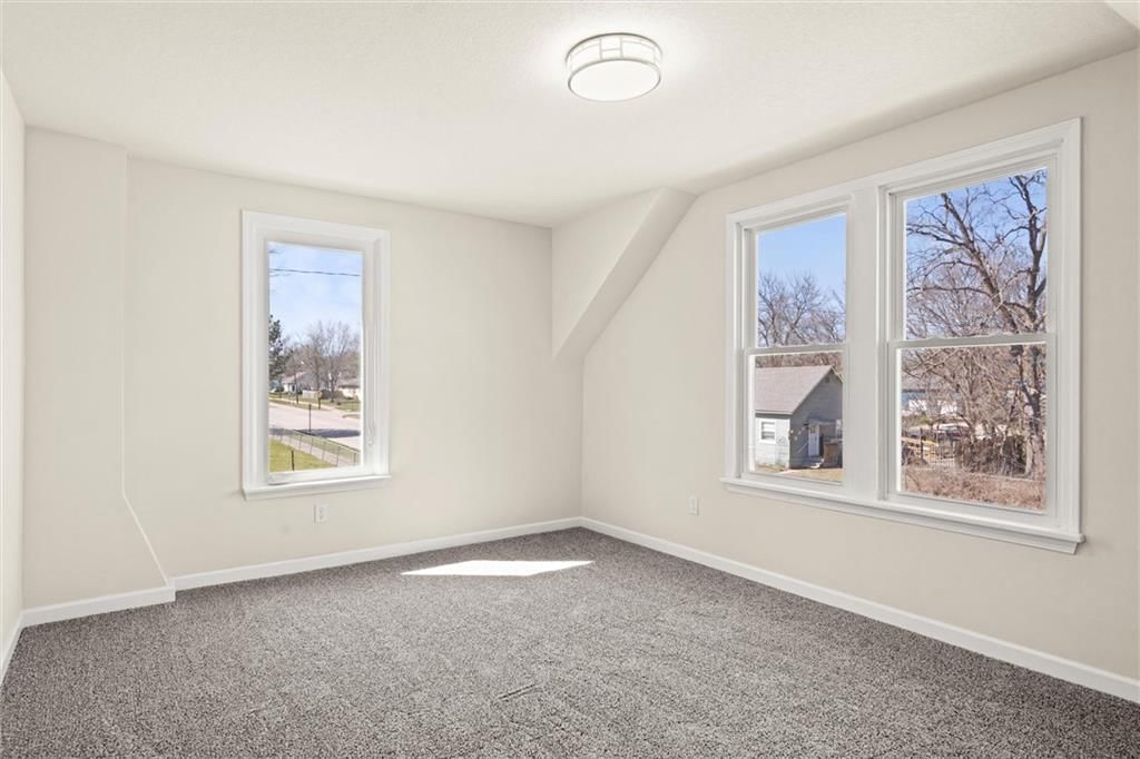 234 W 7th Street — photo 19