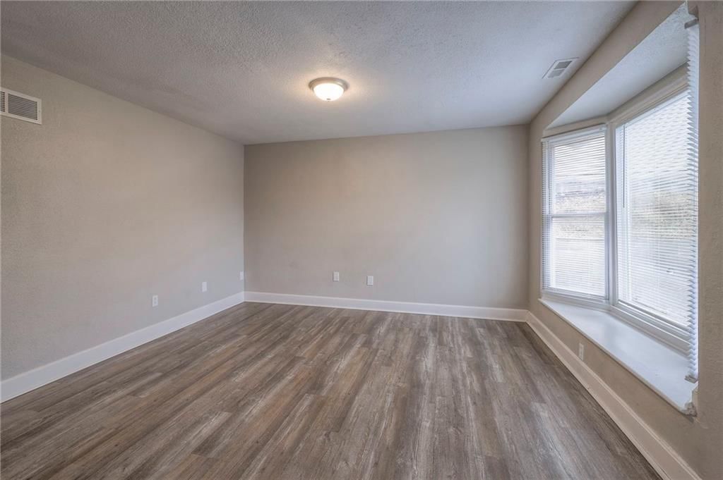 1114 S Scott Avenue — photo 4