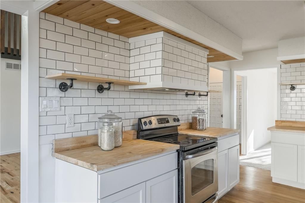 7924 N Troost Avenue — photo 18
