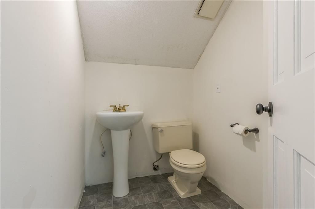 7924 N Troost Avenue — photo 30