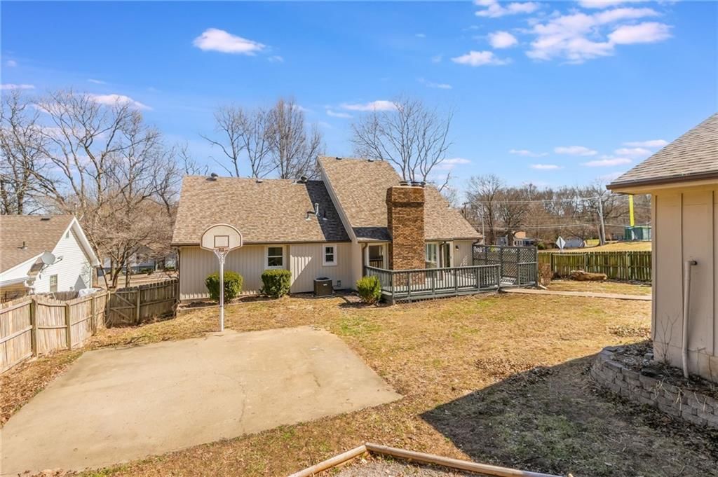7924 N Troost Avenue — photo 5