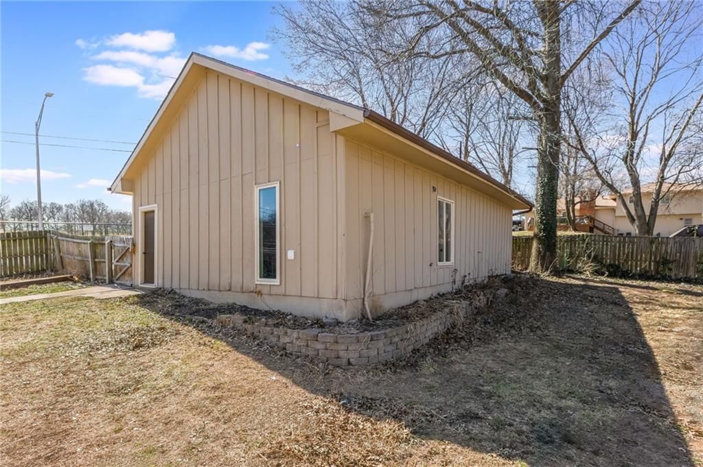 7924 N Troost Avenue — photo 6