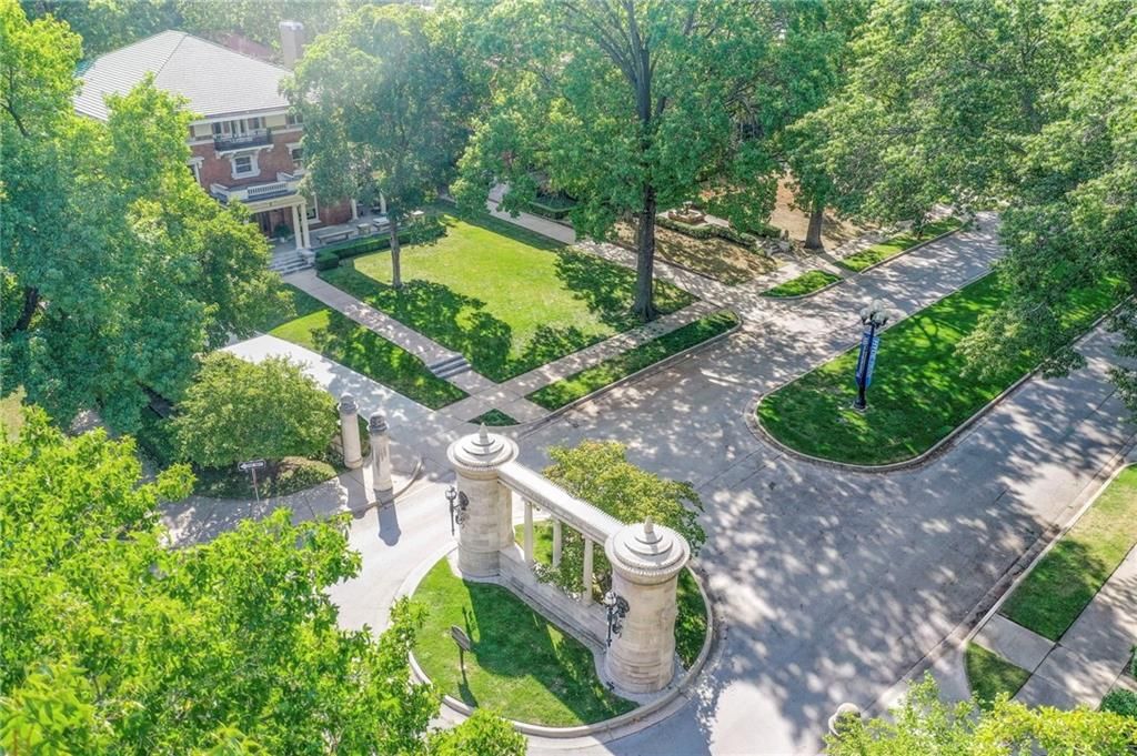 3 Janssen Place — photo 2