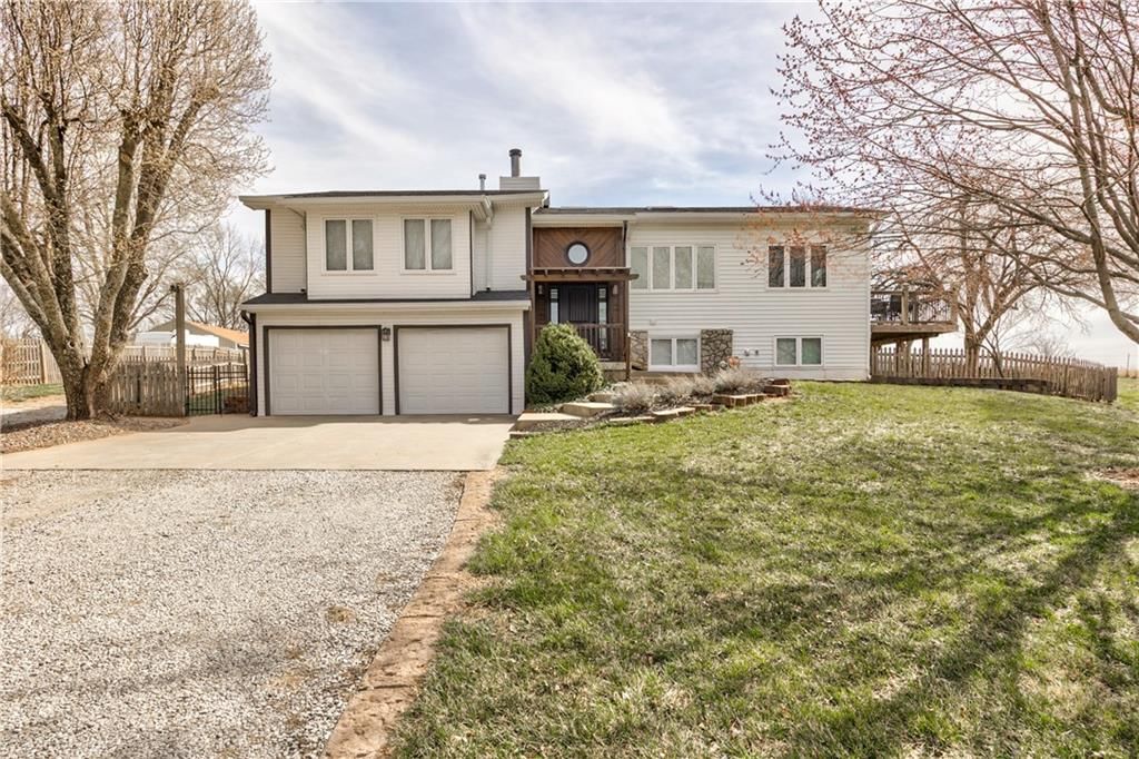 9295 Oakcrest Drive — photo 3