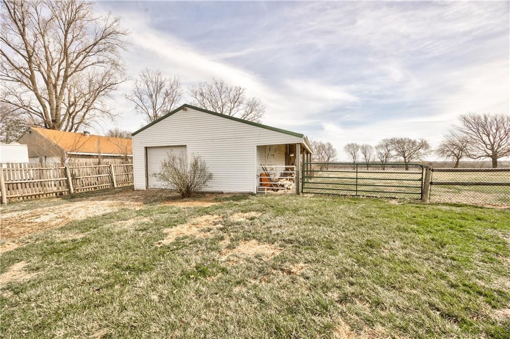 9295 Oakcrest Drive — photo 10