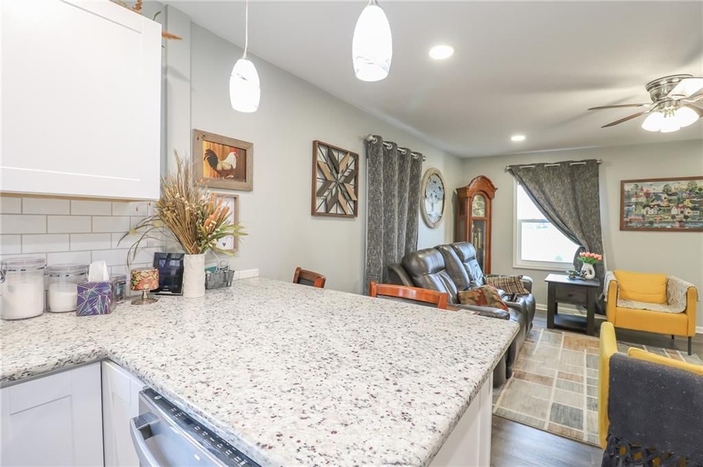 303 W 11th Street — photo 13