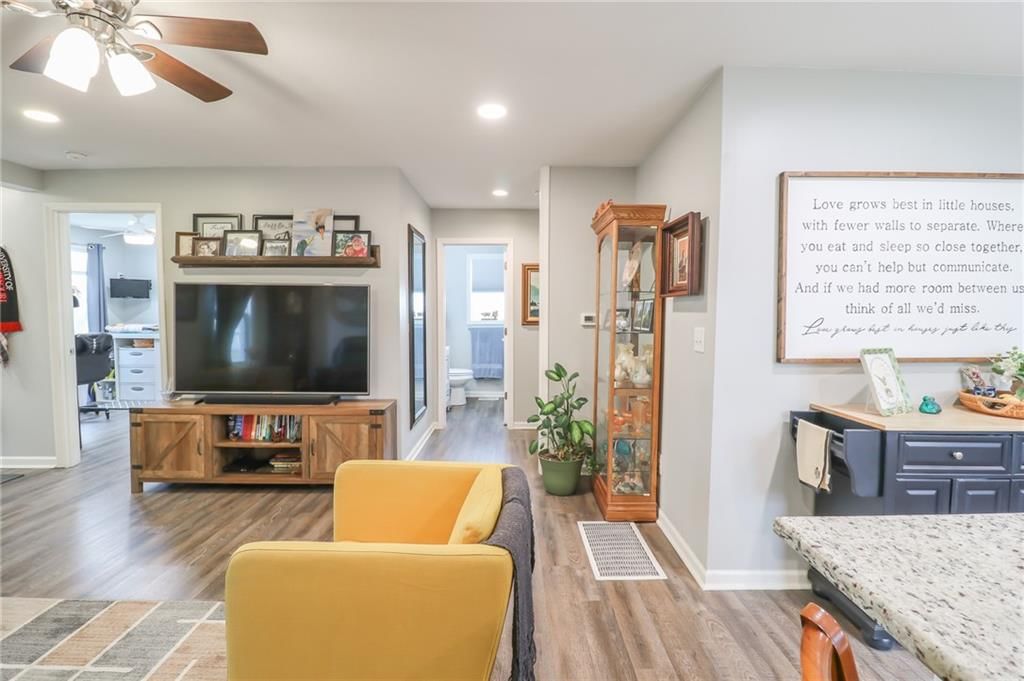 303 W 11th Street — photo 15