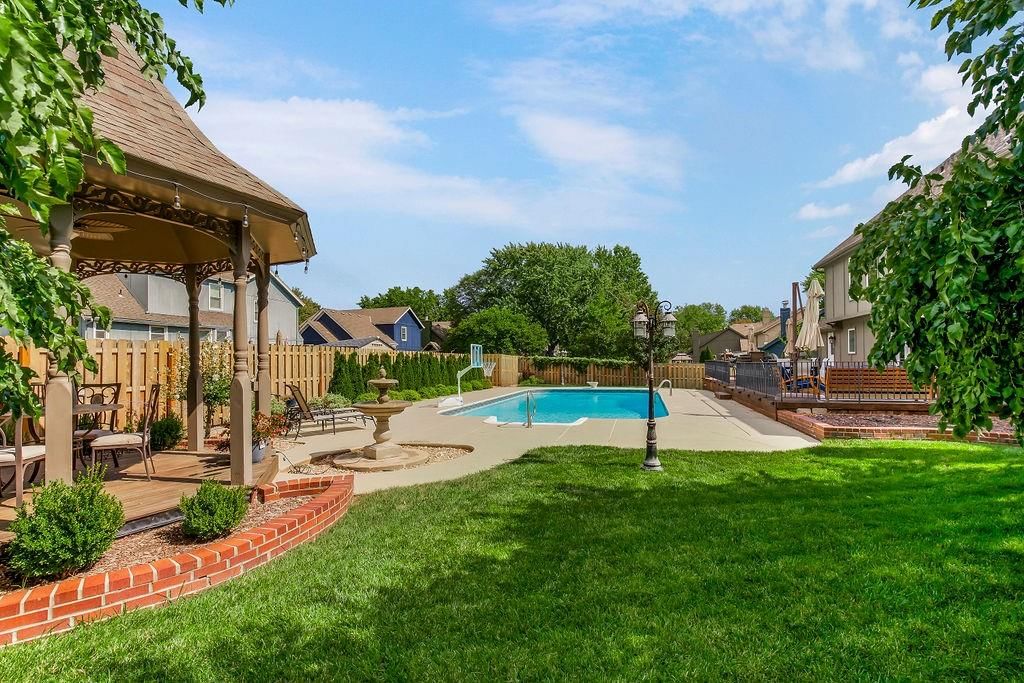 1420 E Meadow Lane — photo 41