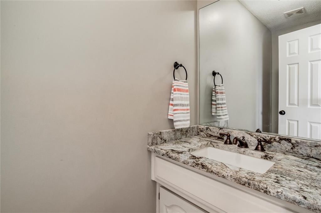 708 Hawthorne Court — photo 14