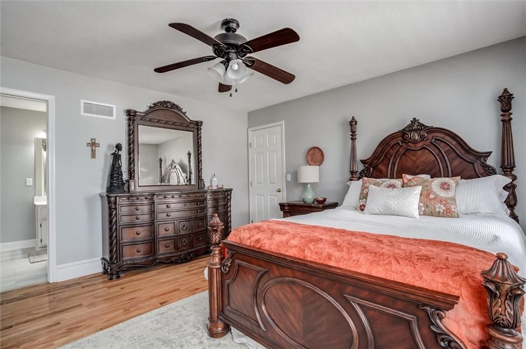 708 Hawthorne Court — photo 15
