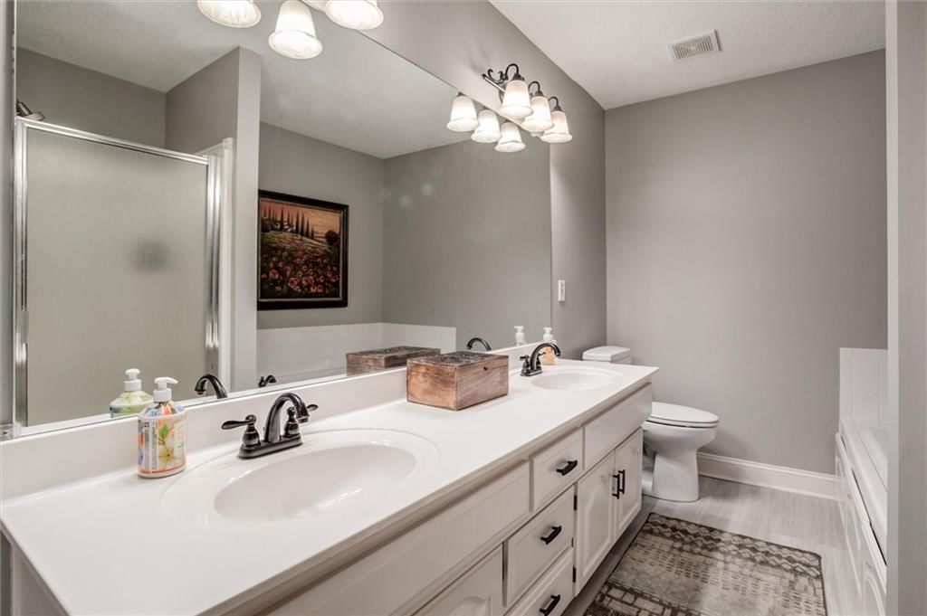 708 Hawthorne Court — photo 17