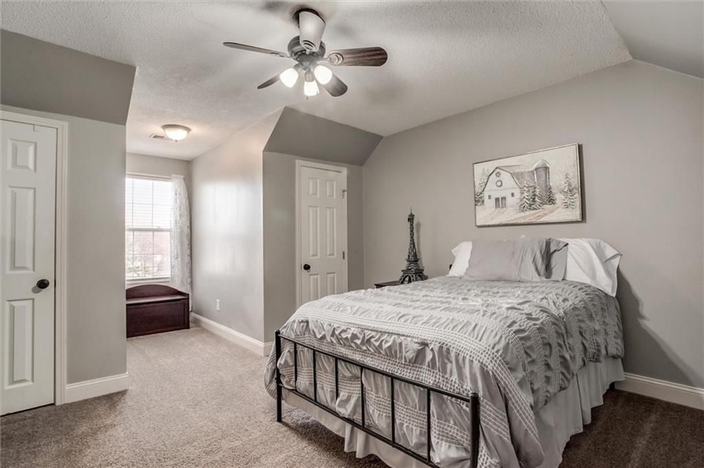 708 Hawthorne Court — photo 18