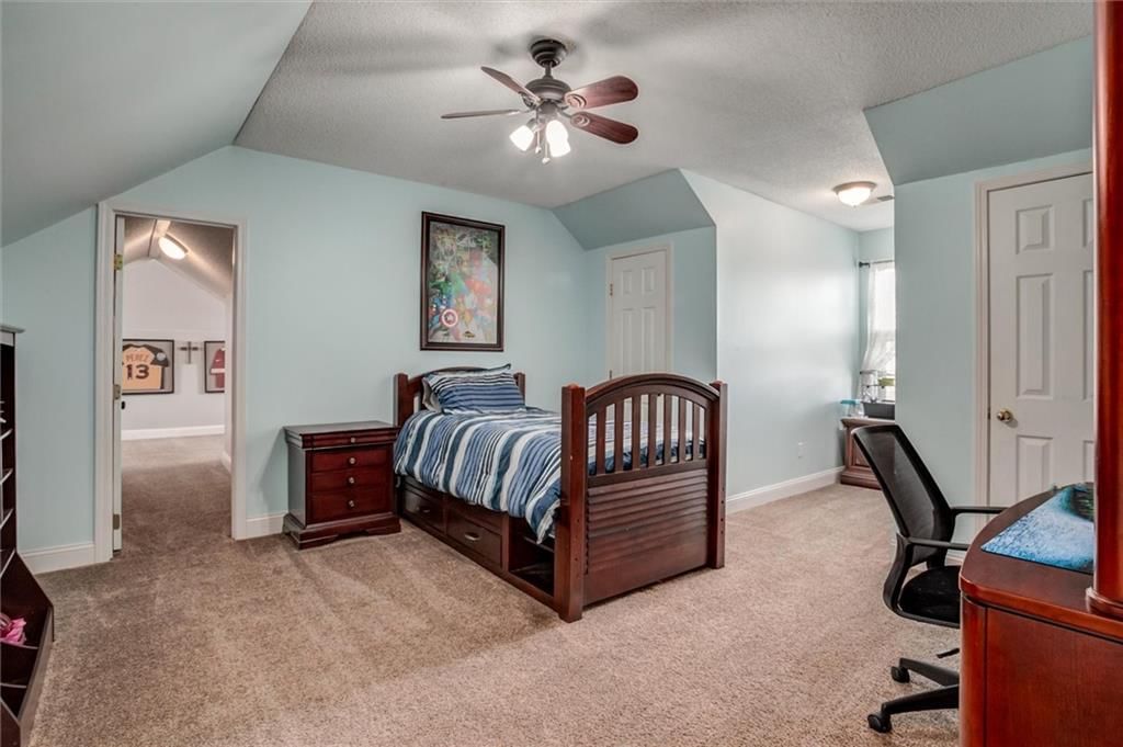 708 Hawthorne Court — photo 20