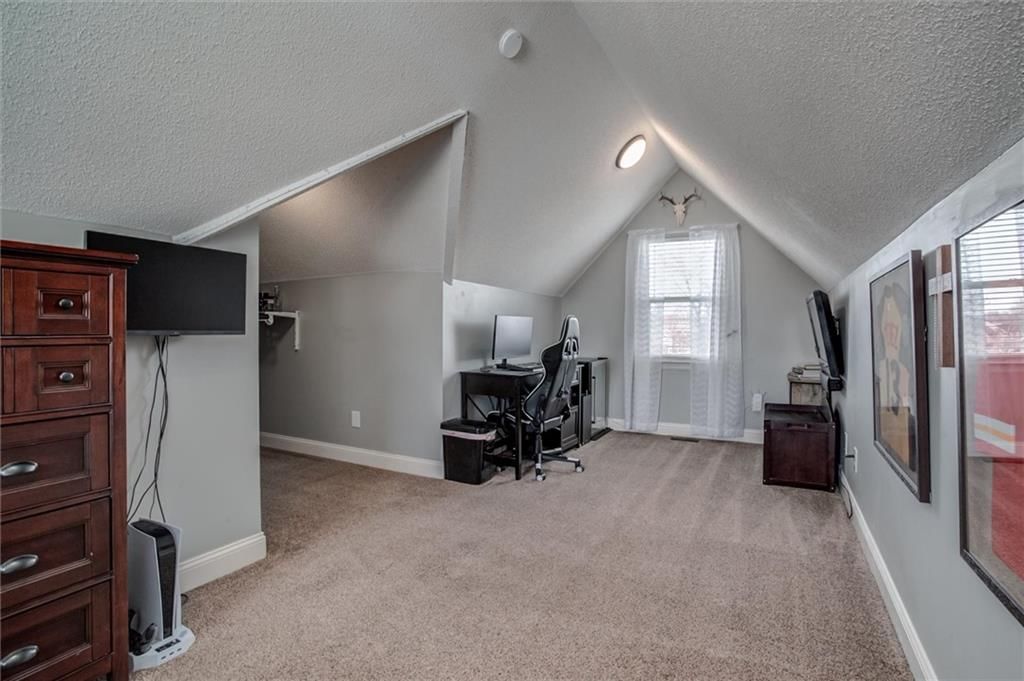 708 Hawthorne Court — photo 22