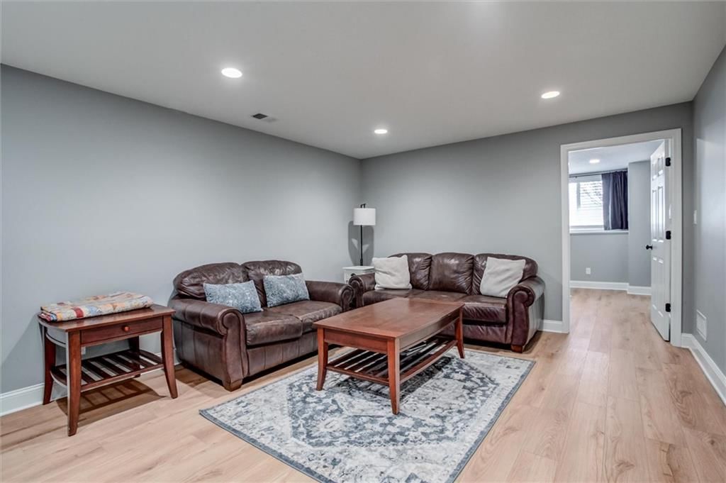 708 Hawthorne Court — photo 23