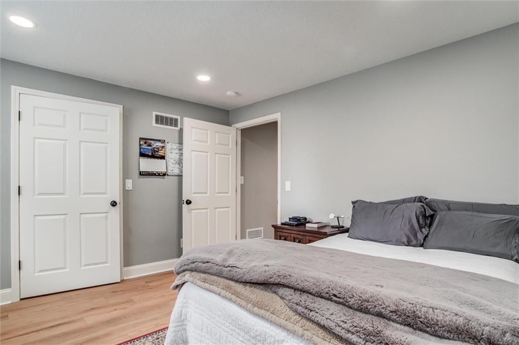 708 Hawthorne Court — photo 24