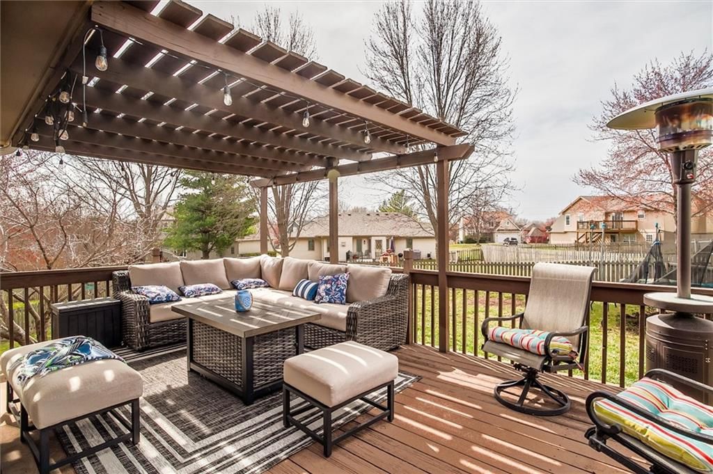708 Hawthorne Court — photo 28