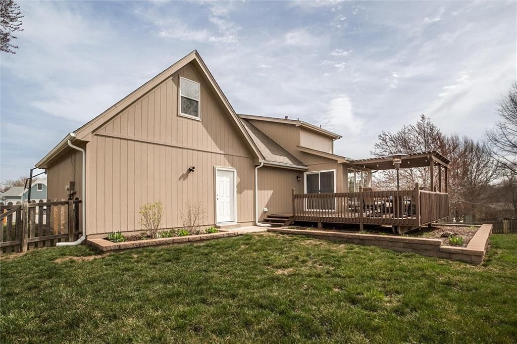 708 Hawthorne Court — photo 29