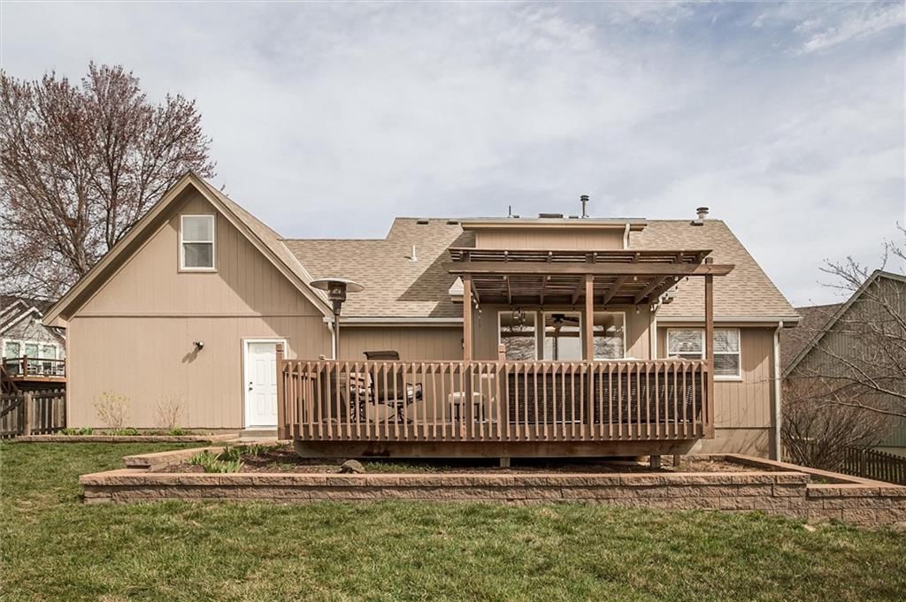 708 Hawthorne Court — photo 30