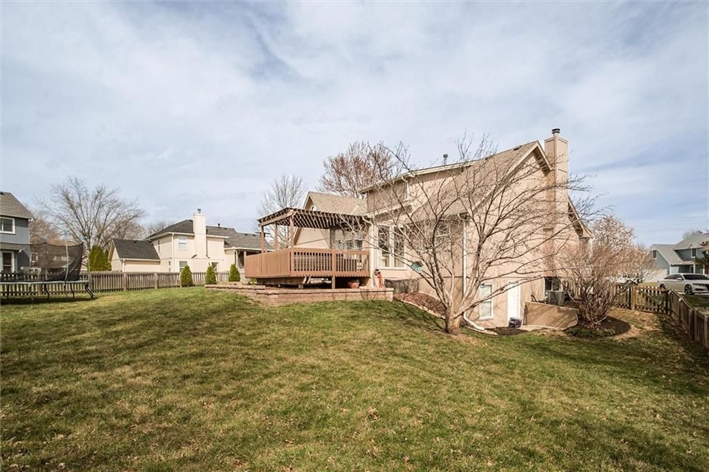 708 Hawthorne Court — photo 31