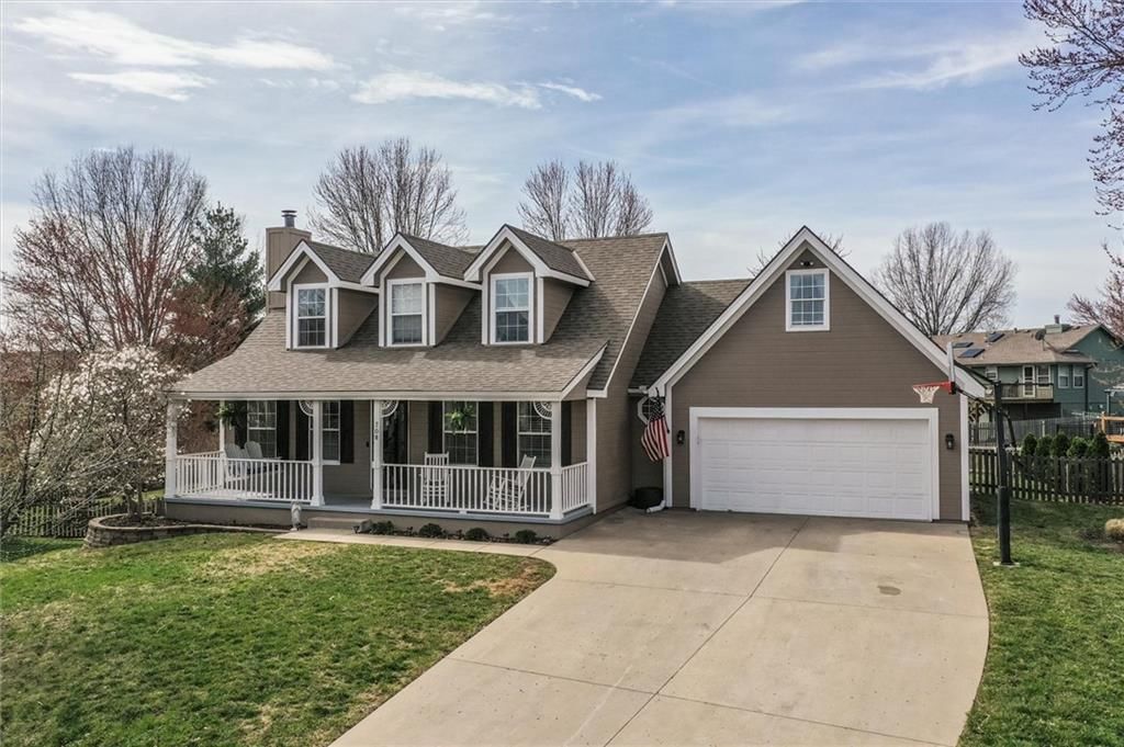 708 Hawthorne Court — photo 32