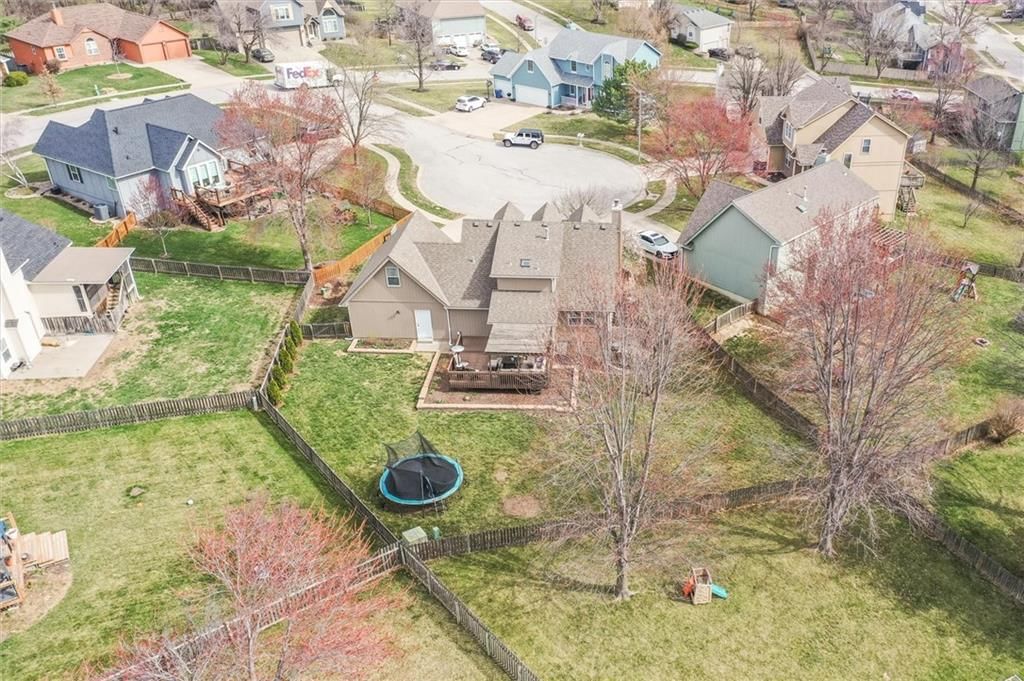 708 Hawthorne Court — photo 36