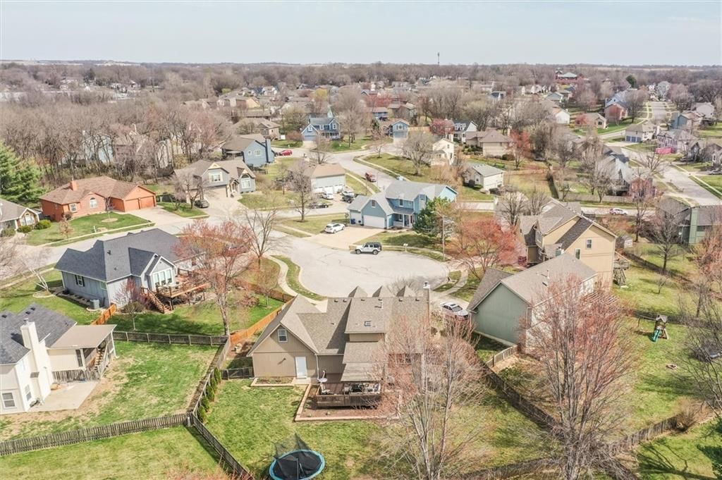 708 Hawthorne Court — photo 37