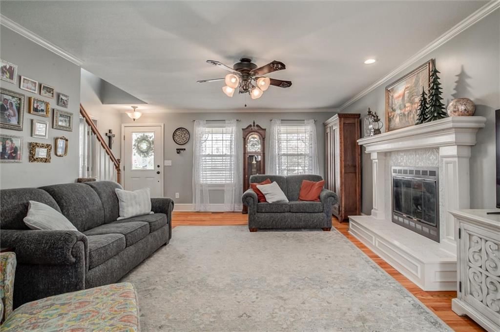 708 Hawthorne Court — photo 6