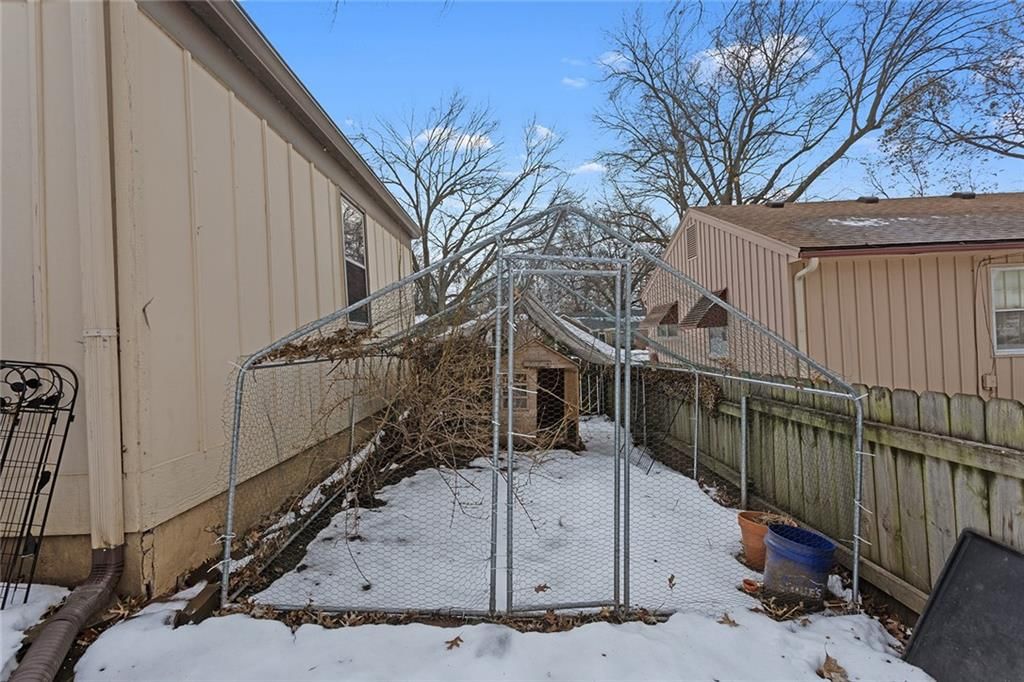 1102 W 86th Street — photo 32