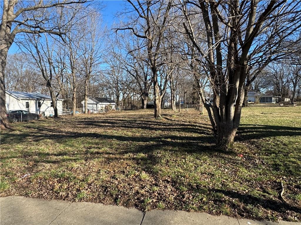 712 W Charles Street — photo 3