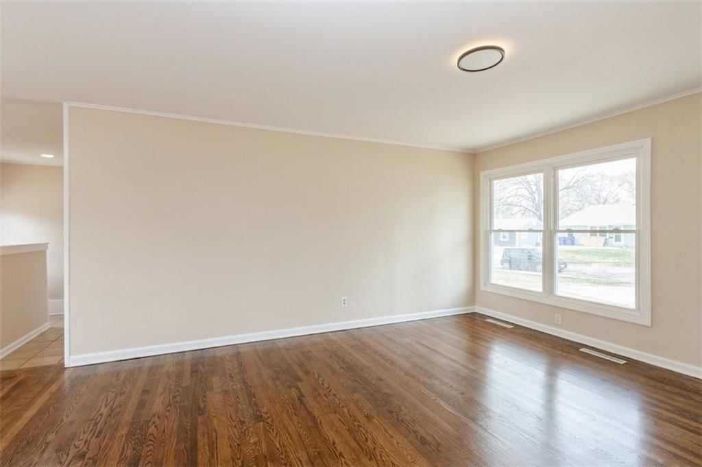 8726 Larsen Street — photo 5