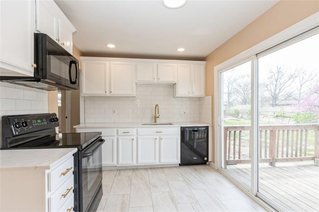 8726 Larsen Street — photo 7