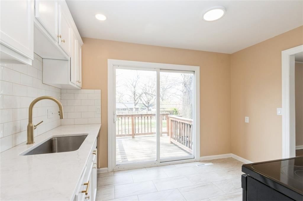 8726 Larsen Street — photo 10