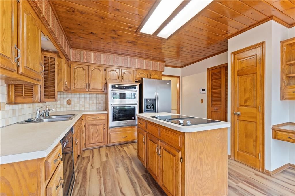 11442 Grant Drive — photo 17