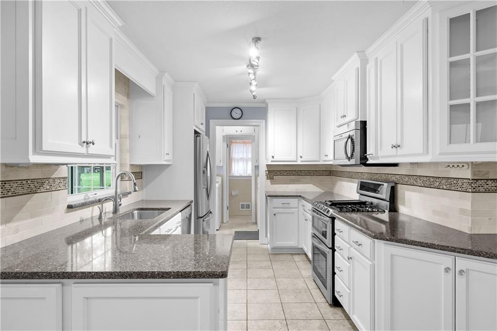 6331 Woodson Drive — photo 10