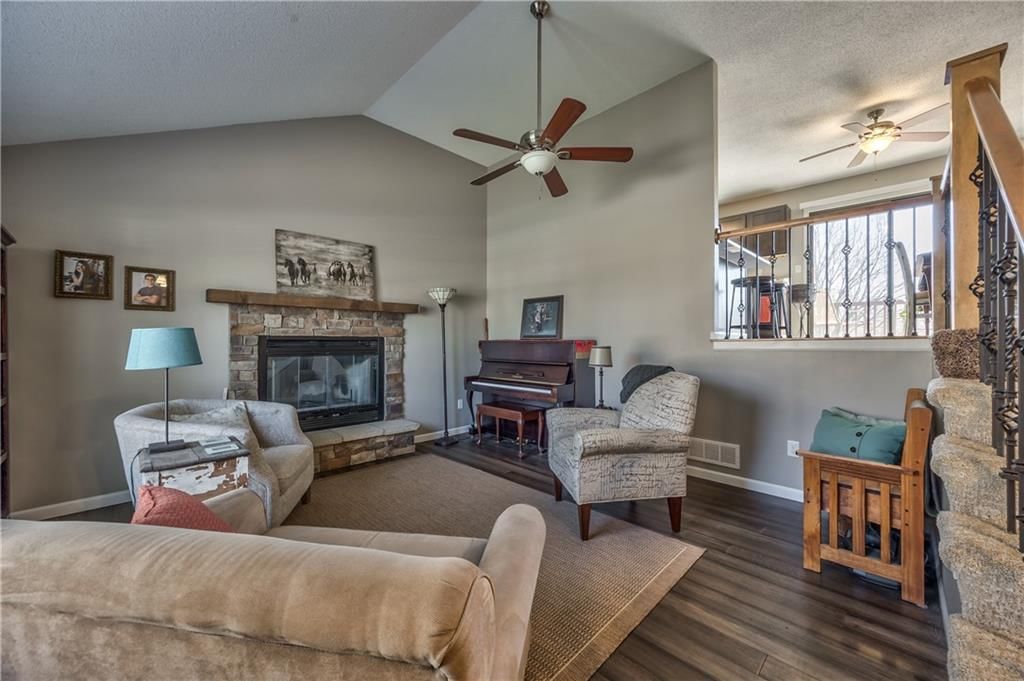 110 S Janell Drive — photo 4
