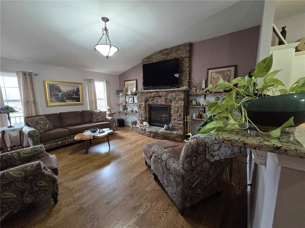 14408 Richmond Avenue — photo 5