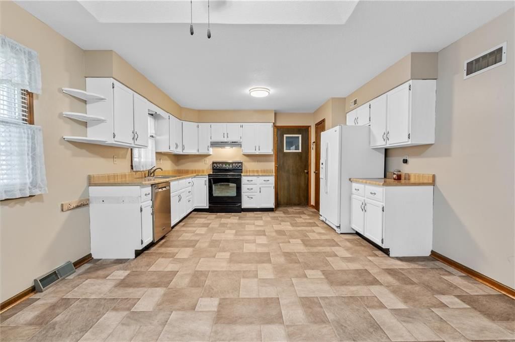 1110 Fairway Drive — photo 6