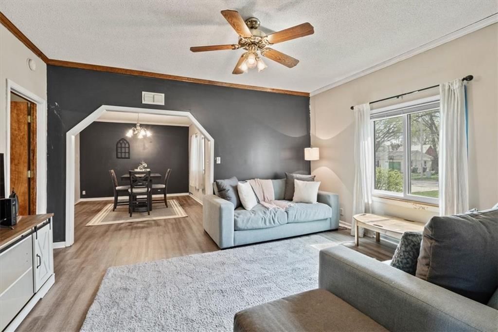 204 E Nichols Street — photo 11