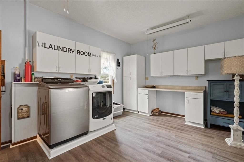 204 E Nichols Street — photo 16