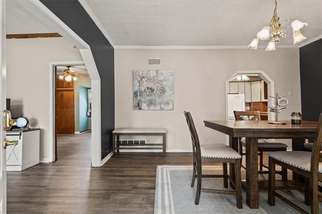 204 E Nichols Street — photo 6