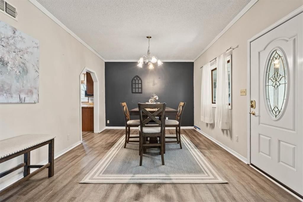 204 E Nichols Street — photo 7